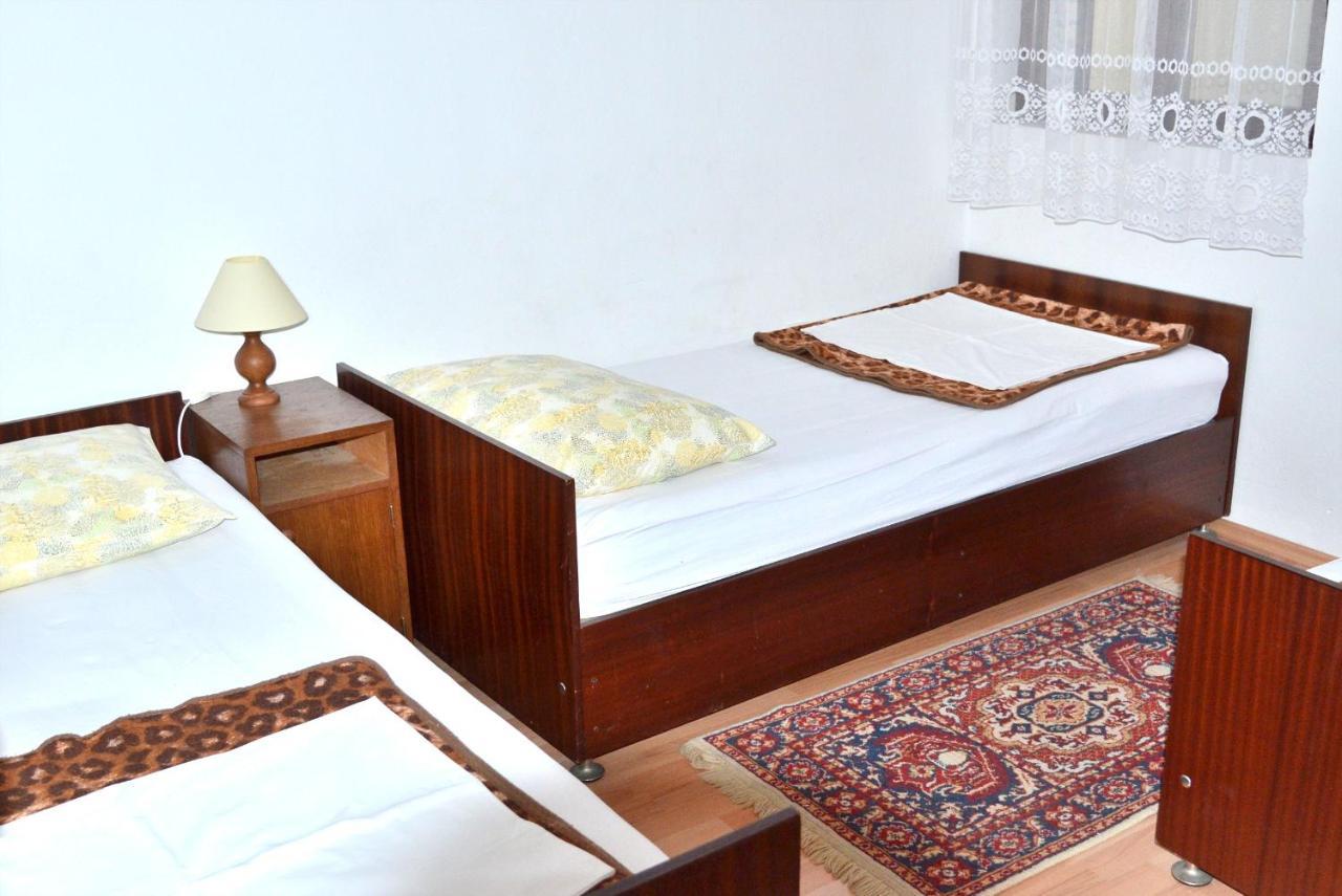 Apartments By The Sea Pisak, Omis - 658 Mimice Bagian luar foto