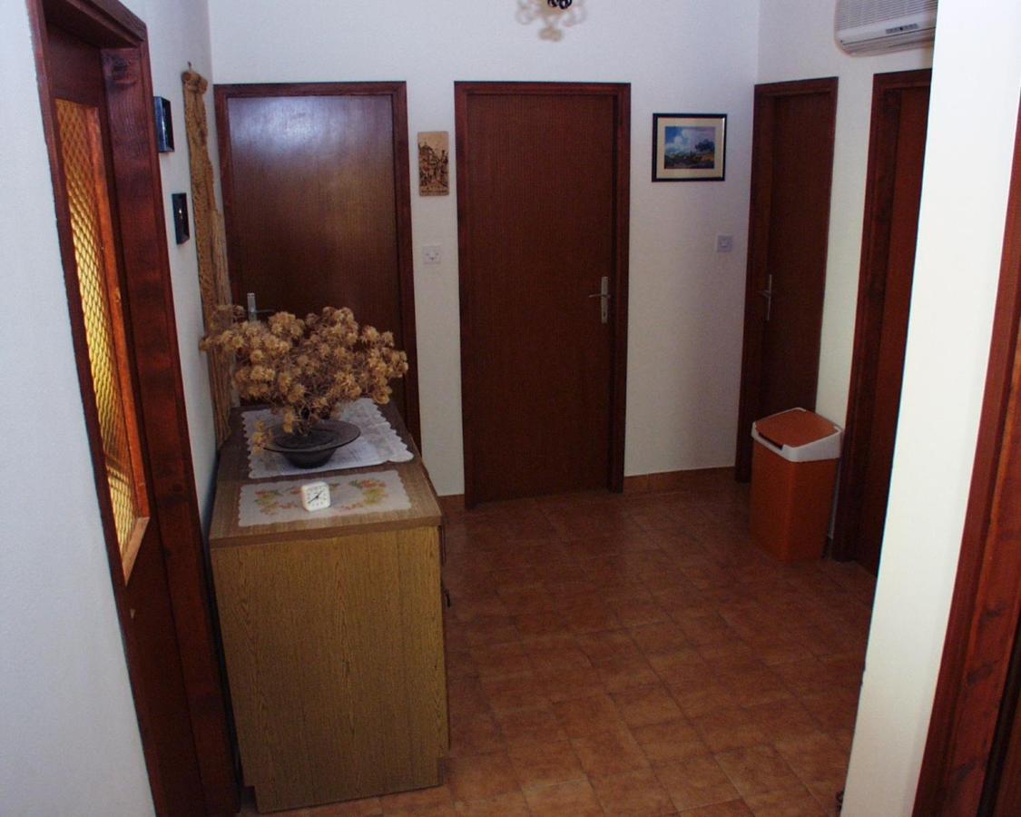 Apartments By The Sea Pisak, Omis - 658 Mimice Bagian luar foto