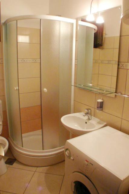 Apartments By The Sea Pisak, Omis - 658 Mimice Bagian luar foto