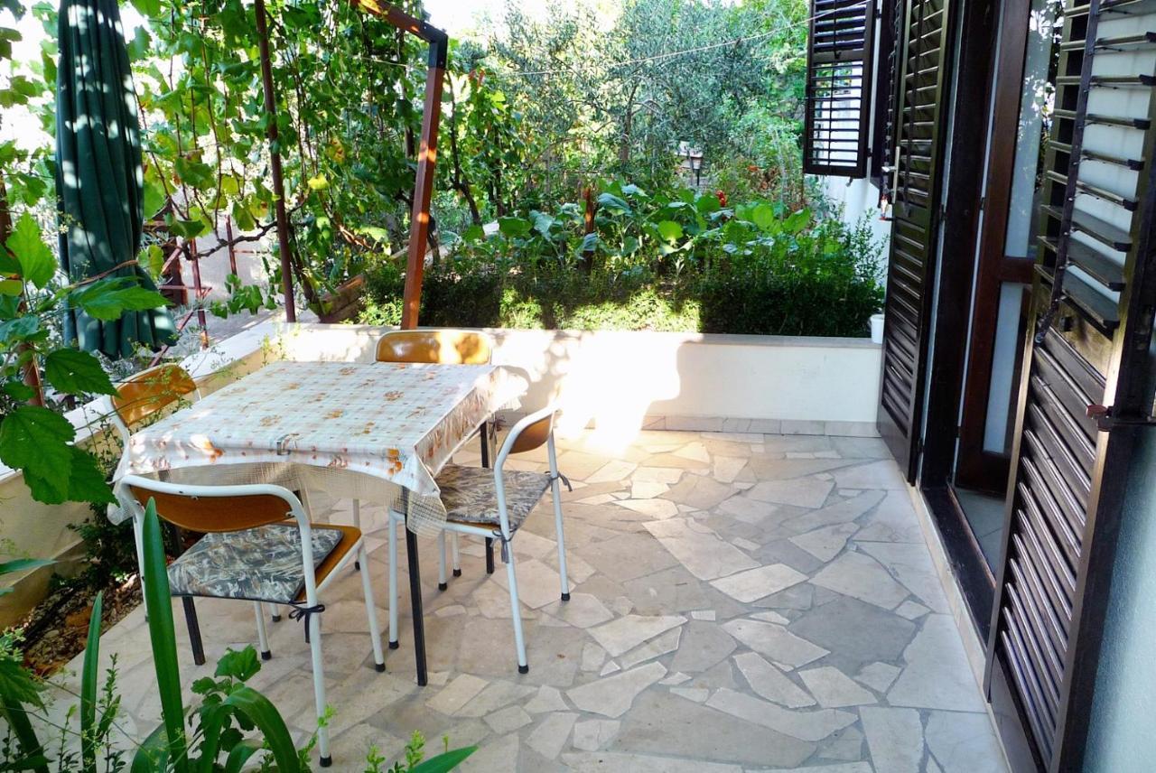Apartments By The Sea Pisak, Omis - 658 Mimice Bagian luar foto